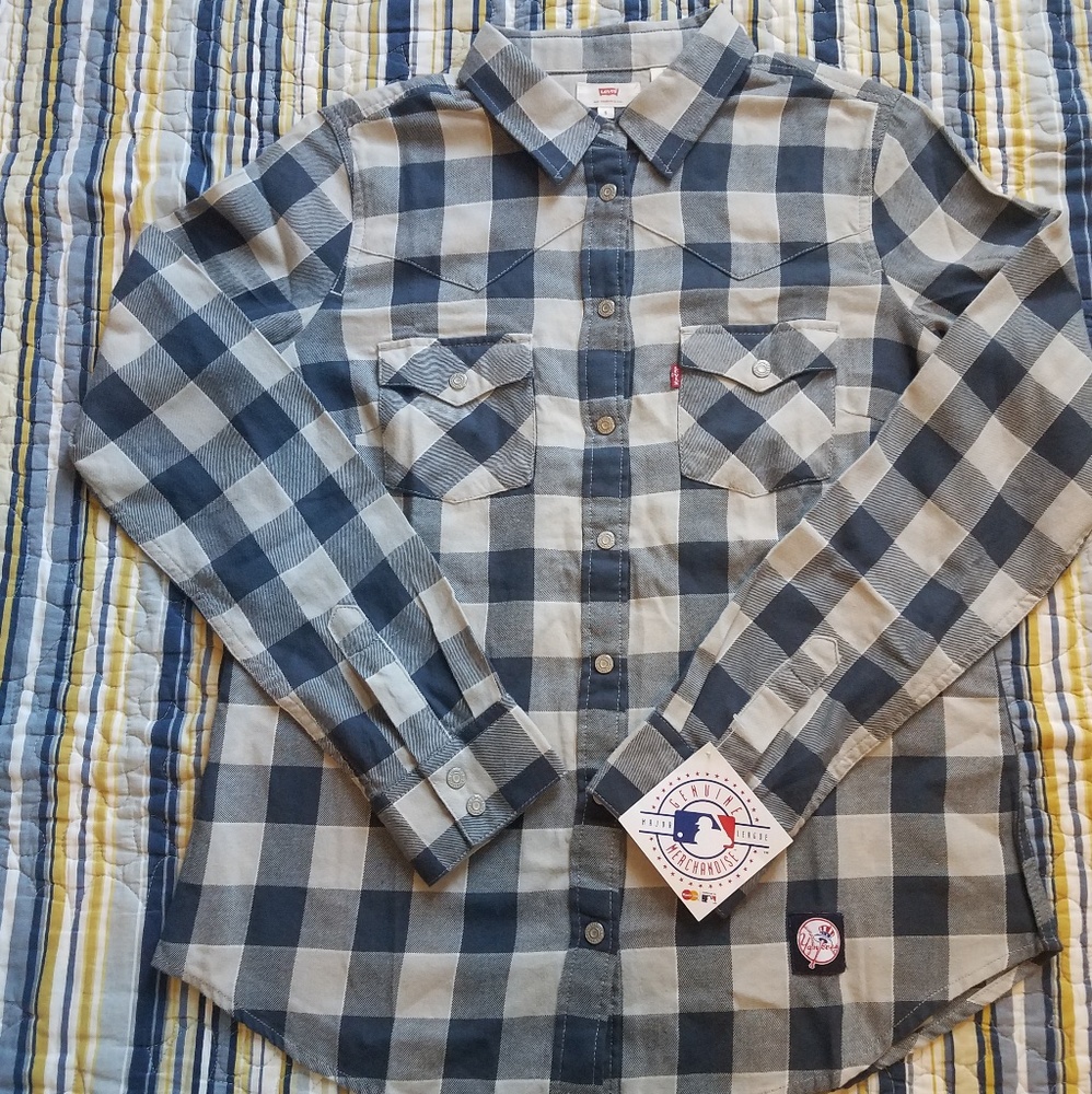 Levi's womans MLB Yankees check flannel grey